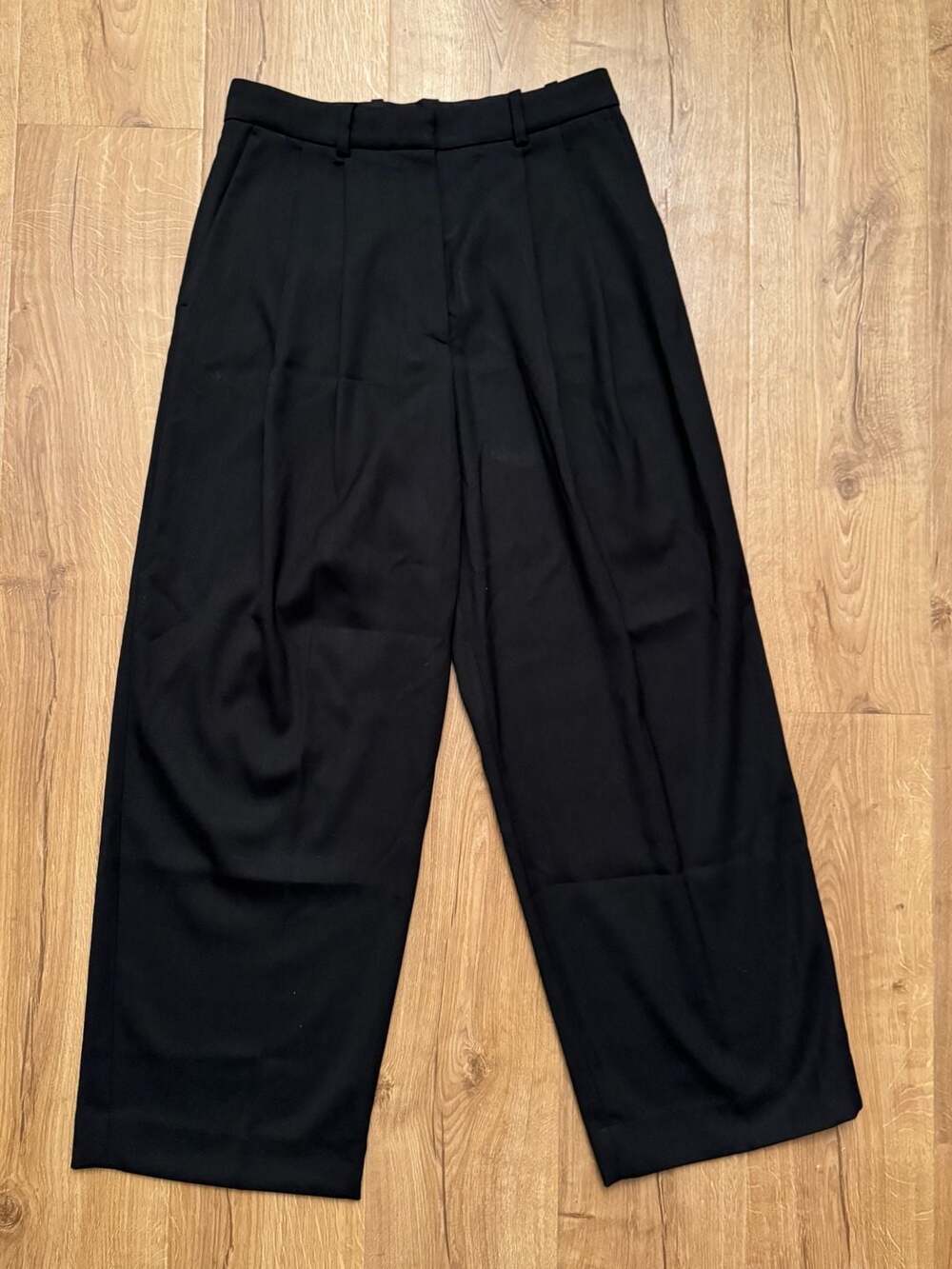 COS Women's High-Waisted Pleated Wide-Leg Trousers in Black